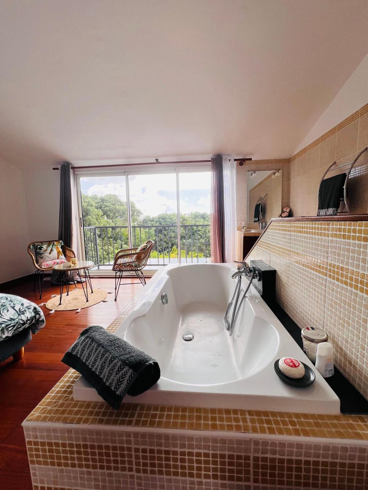 Chez Madame Fabienne Apartment Sainte-Suzanne Luaran gambar