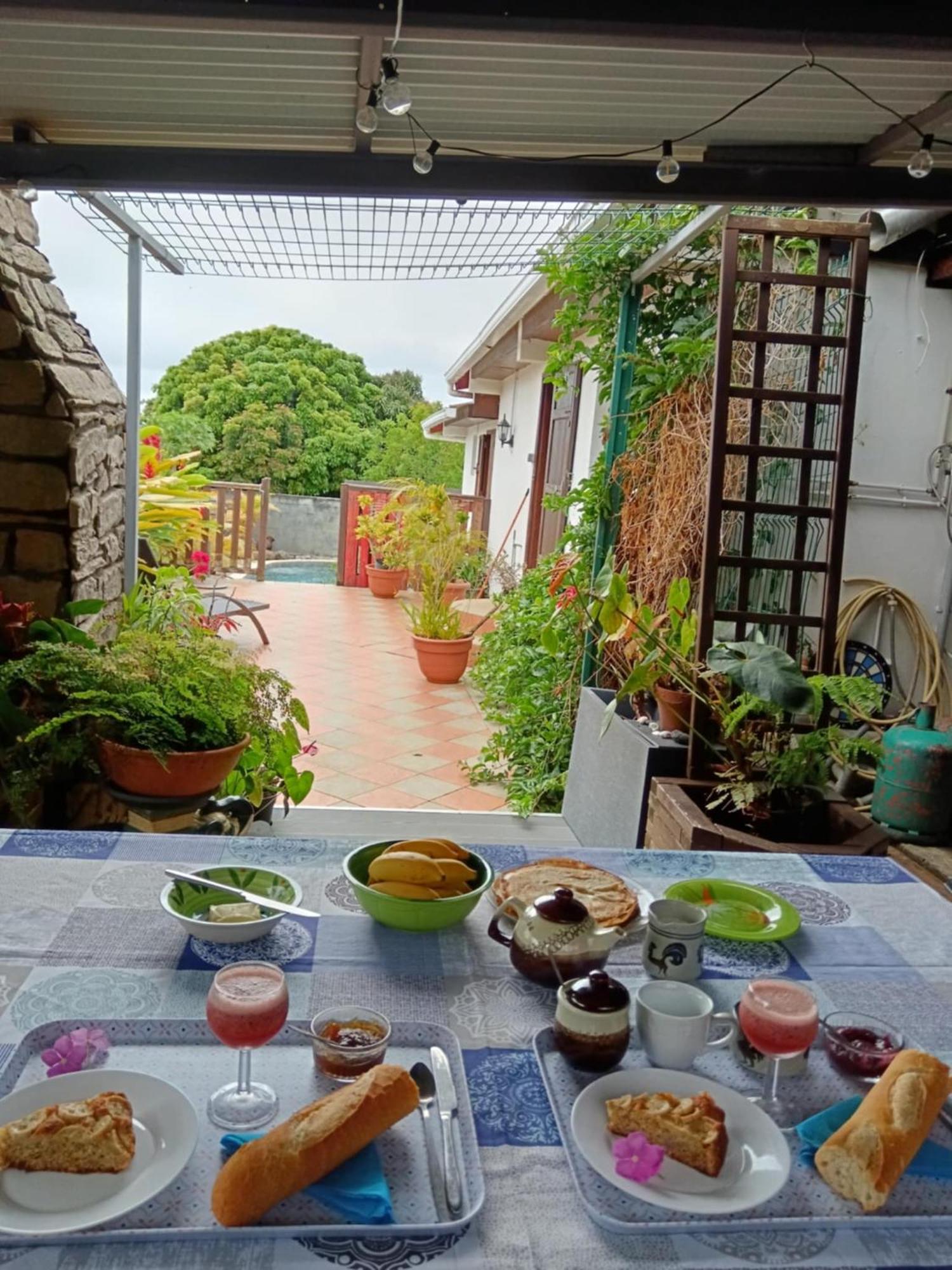 Chez Madame Fabienne Apartment Sainte-Suzanne Luaran gambar
